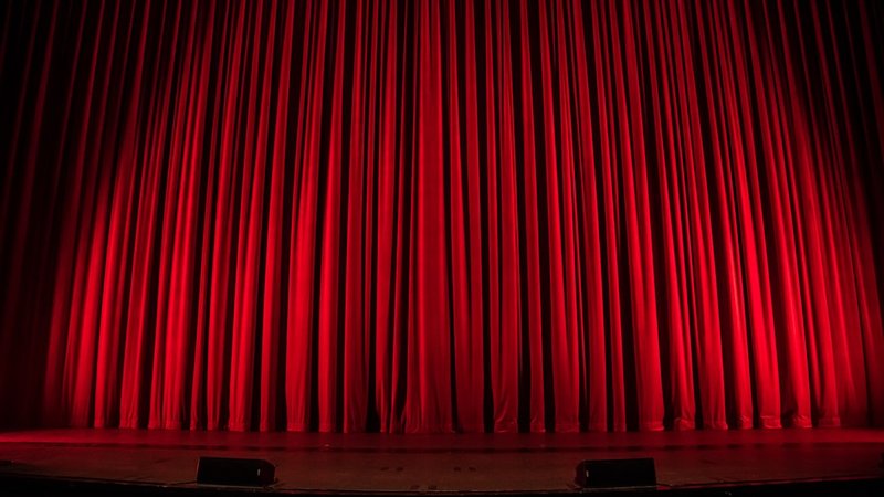 劇場の舞台を思わせる公演映像返礼品のイメージ